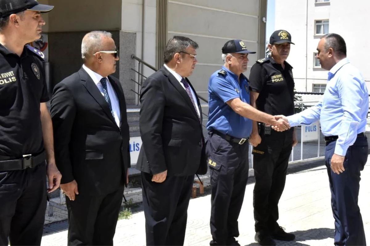 Son dakika haber! Vali Soytürk Mehmetçik ve polis ile bayramlaştı