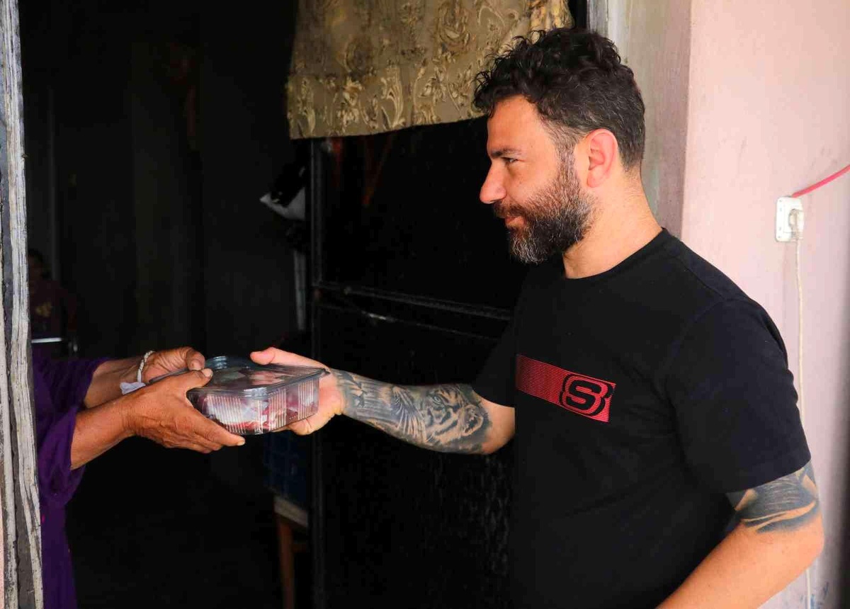 500 koyun kestirdi binlerce aileye et dağıttı