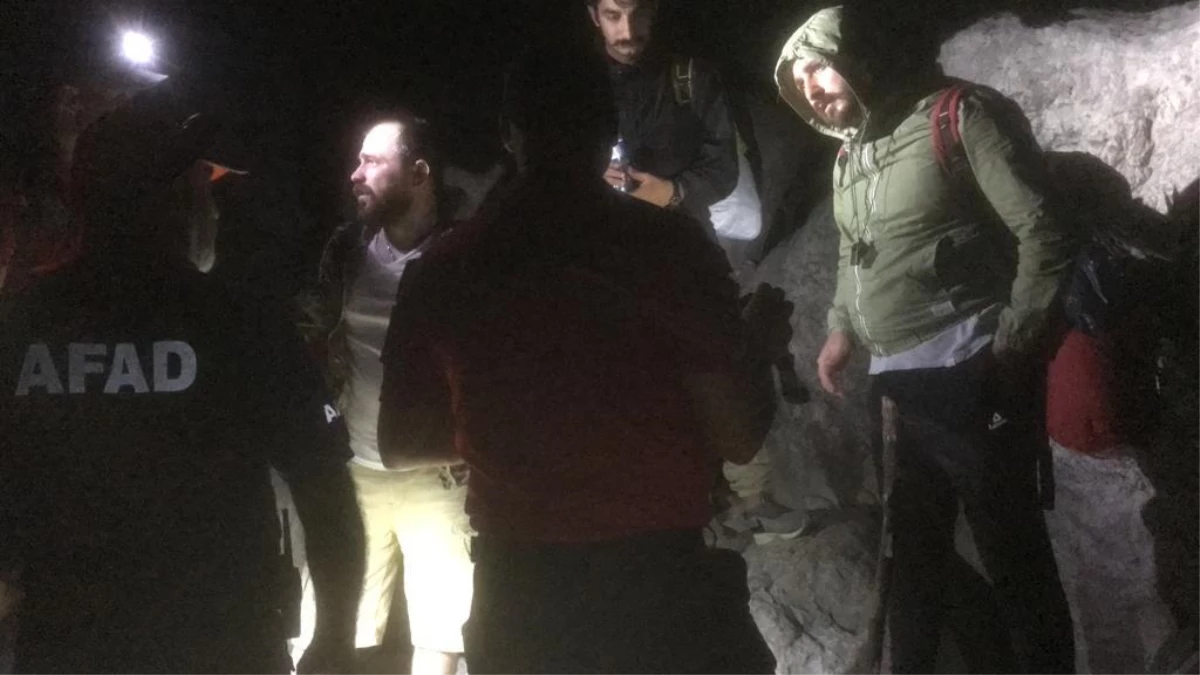 Antalya\'da doğa yürüyüşü yaparken kanyonda mahsur kalan 3 kişi kurtarıldı