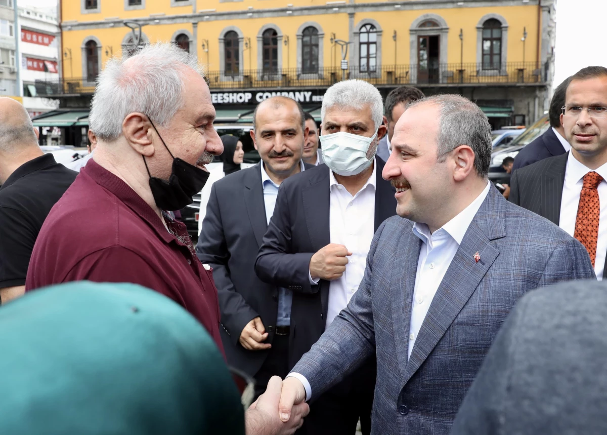 Bakan Varank Trabzon\'da esnaf ziyareti yaptı, vatandaşlarla bayramlaştı