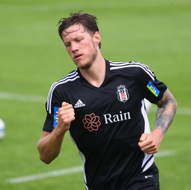 Beşiktaş'ın yeni transferi Weghorst, Türkiye'de neye uğradığını şaşırdı: Bunu kariyerimde hiç yaşamadım Beşiktaş'ın yeni transferi Weghorst, Türkiye'de neye uğradığını şaşırdı: Bunu kariyerimde hiç yaşamadım