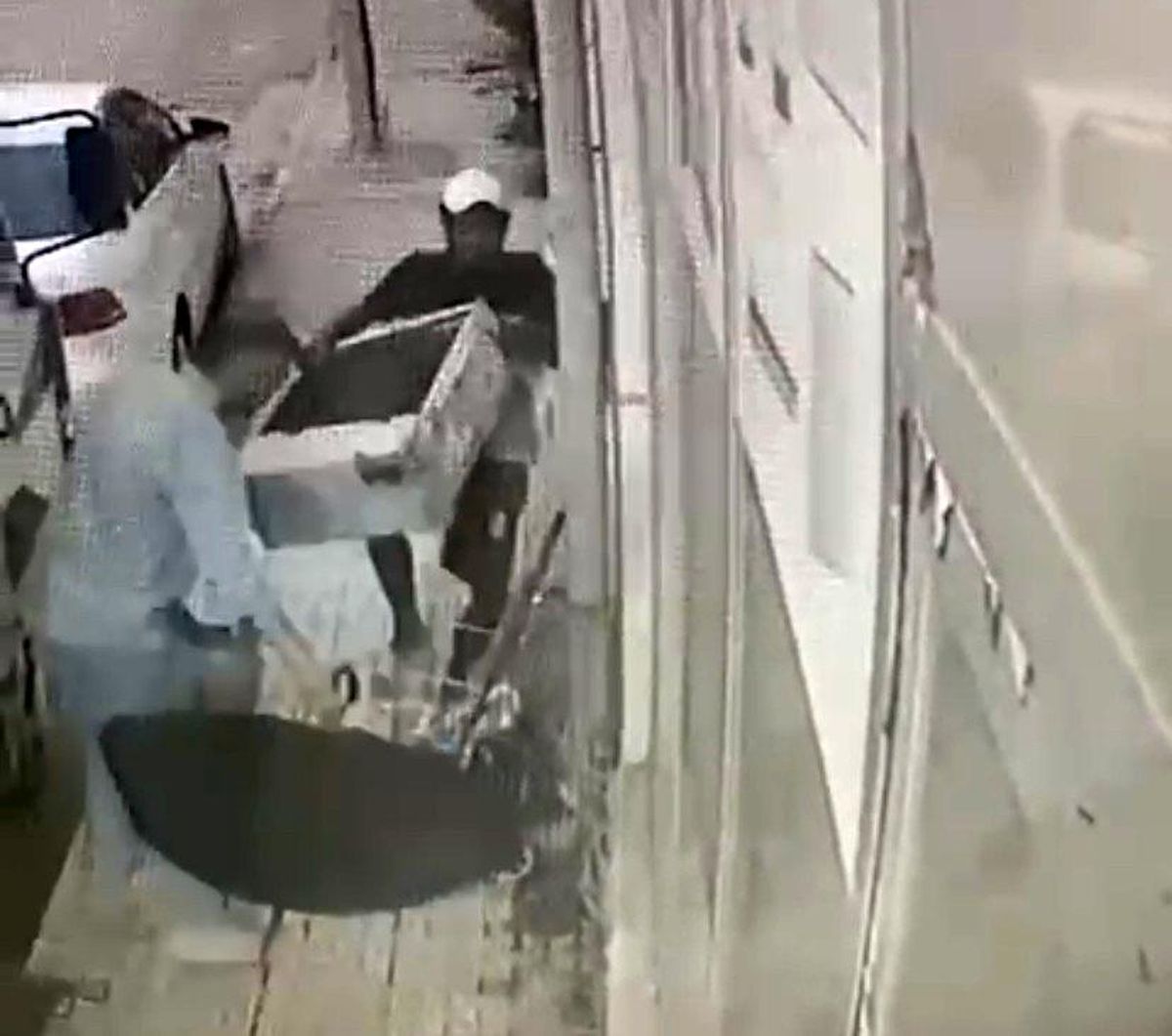 Bursa\'da pazar arabasıyla klima motoru çaldılar