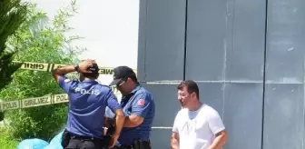 Dalgıcın eline vurup, düşürdüğü telefonu alarak kaçtı