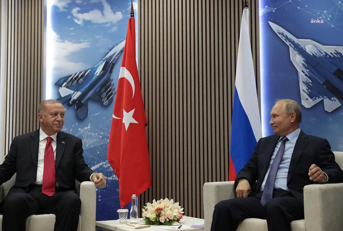 Cumhurbaşkanı Erdoğan, Ukrayna Devlet Başkanı Zelenskiy ile telefonda, Ukrayna-Rusya savaşı ve Karadeniz\'de tahıl ihracı için güvenli koridorlar...