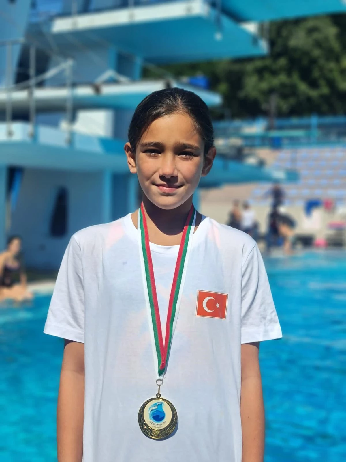 Genç milli yüzücülerden Bulgaristan\'daki turnuvada 2\'si altın 6 madalya