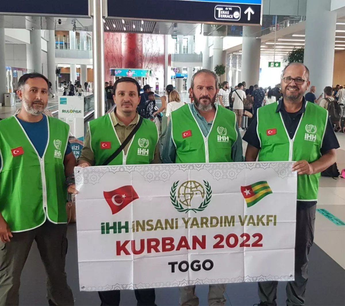 İHH\'nın kurban çalışmaları için Togo\'da bulunan ekibi kaza geçirdi