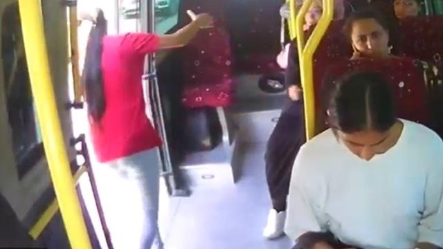 Kadın yolcunun ölümüne neden olan minibüs şoförü tutuklandı Kadın yolcunun ölümüne neden olan minibüs şoförü tutuklandı