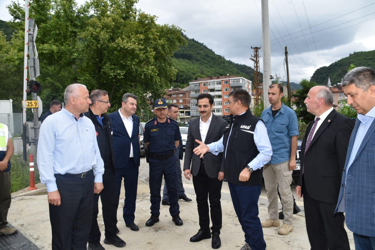 Son dakika haberi | Karabük\'te selin izlerini silmek için başlatılan çalışmalar bayramda da sürüyor