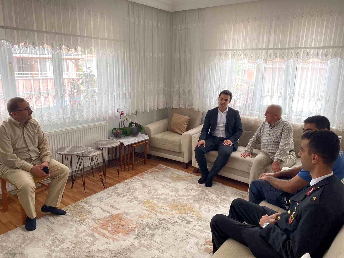 Kaymakam Çelik\'ten şehit aileleri ve çalışan personele bayram ziyareti