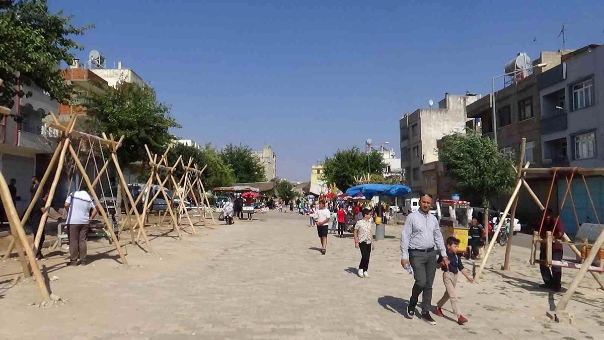Kilis\'te çocuklar \'Bayram Yeri\'nde gönüllerince eğleniyor