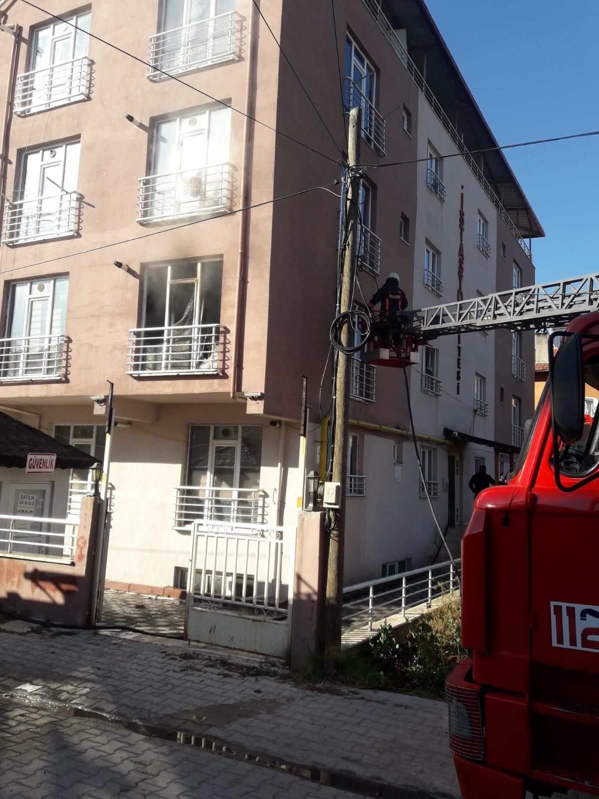 Son dakika! Kütahya\'da apart dairede çıkan yangında bir kişi öldü
