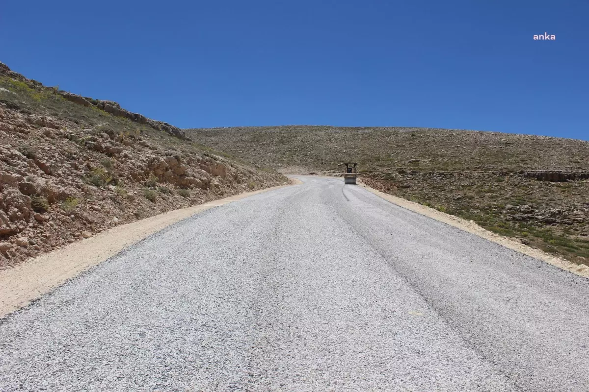 Mersin Büyükşehir Belediyesi Ekipleri, Asfalt Çalışmalarına Devam Ediyor