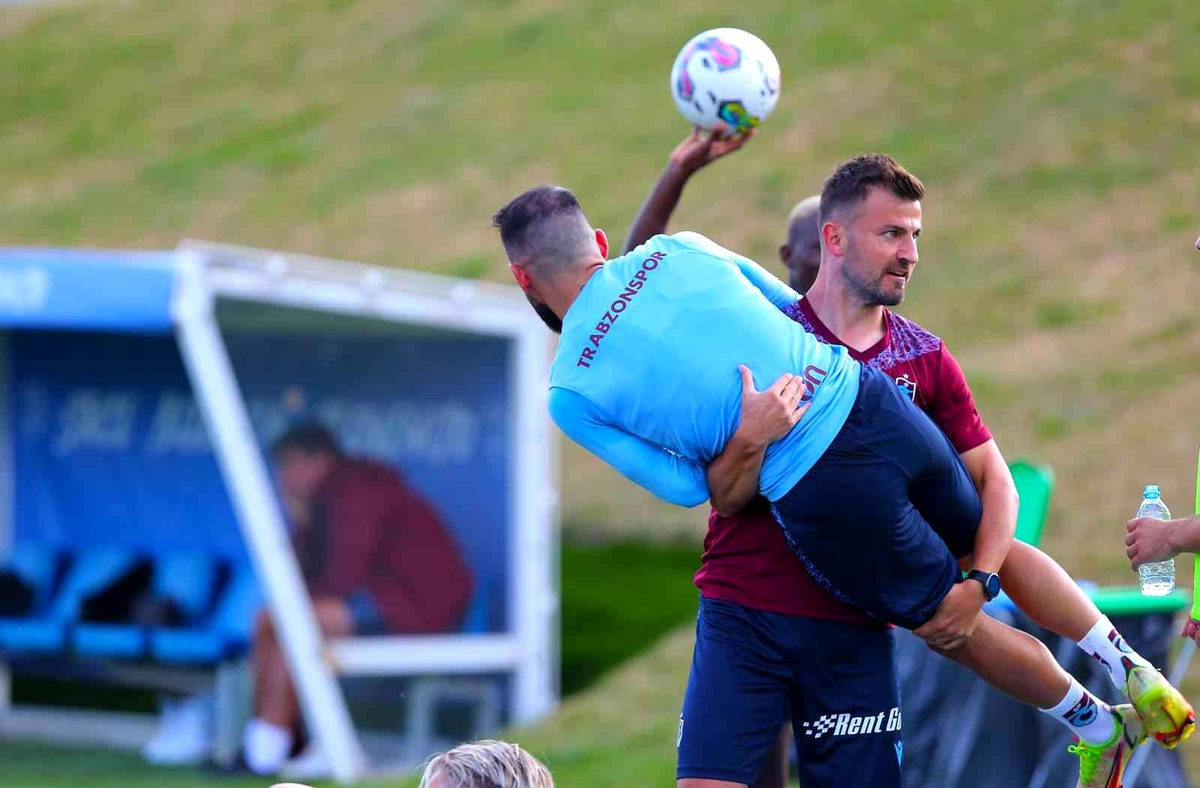 Trabzonspor\'da Manolis Siopis, kampın neşesi oldu