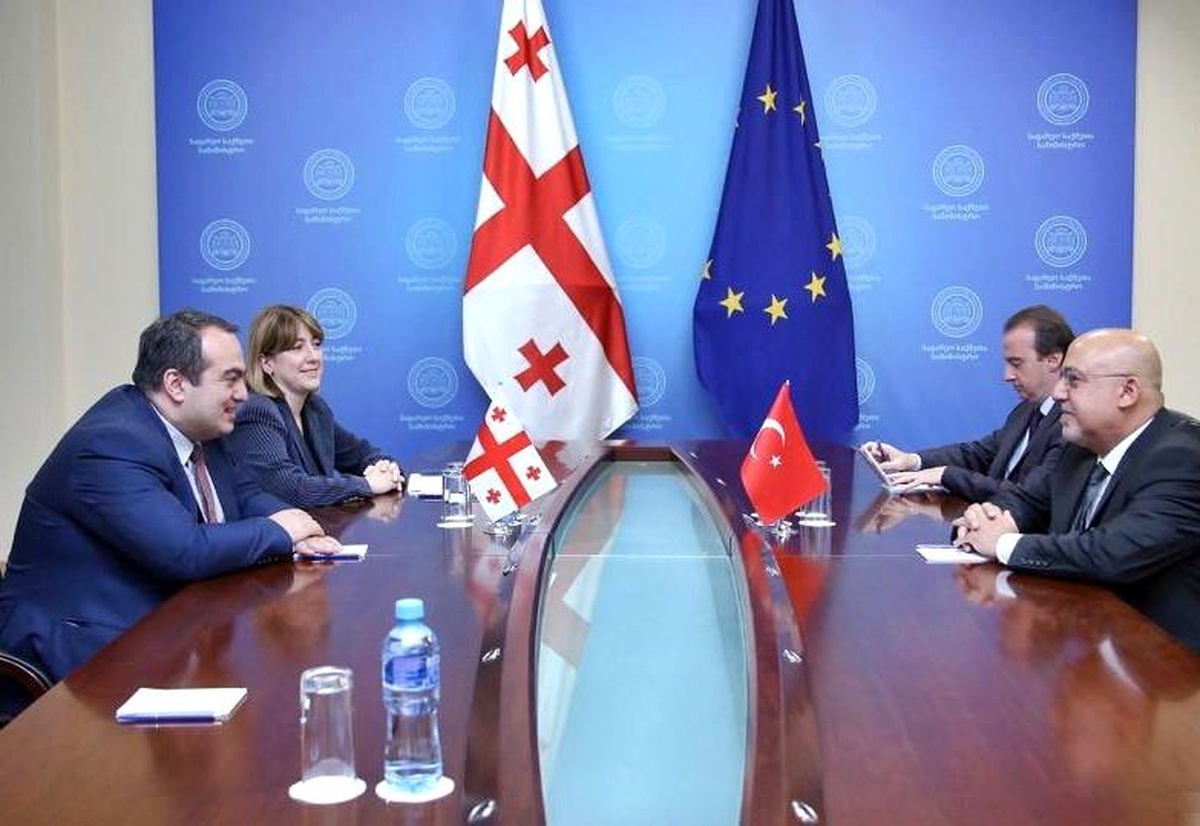 Türkiye\'nin yeni Tiflis Büyükelçisi Orbay güven mektubunu sundu