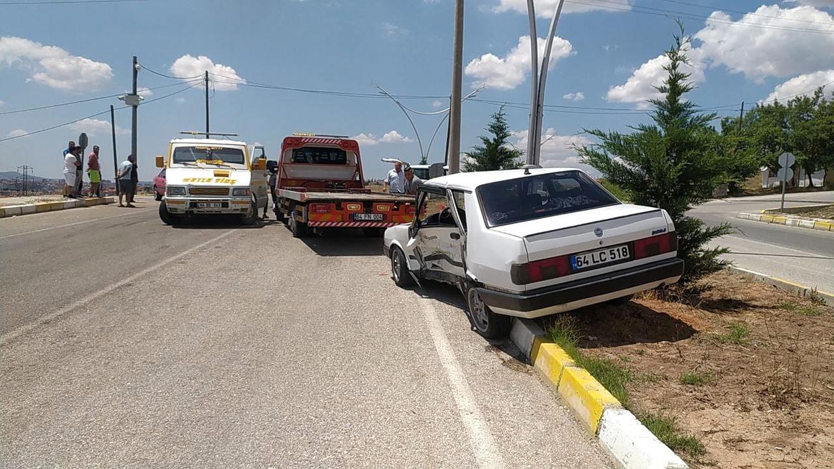 Son dakika haber | 2 otomobilin karıştığı kazada 4\'ü çocuk 9 kişi yaralandı