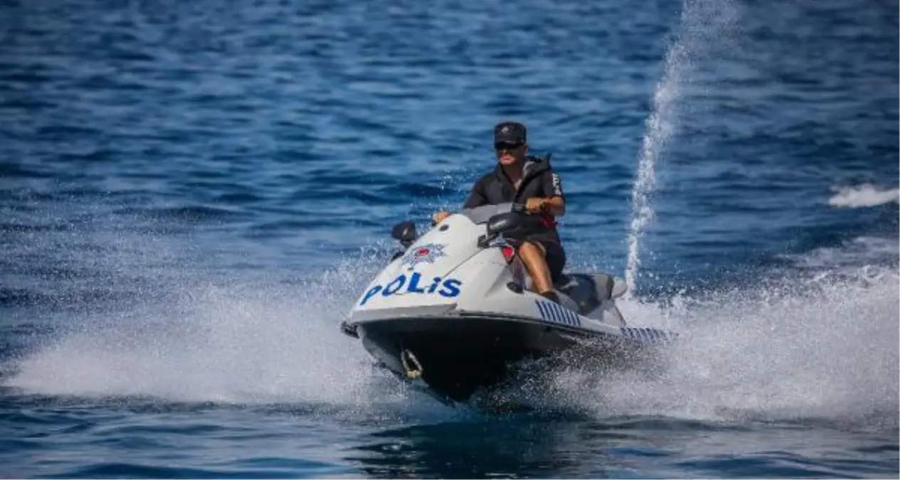 ANTALYA\'DA DENİZ POLİSİ, JET-SKİ İLE HAYAT KURTARACAK