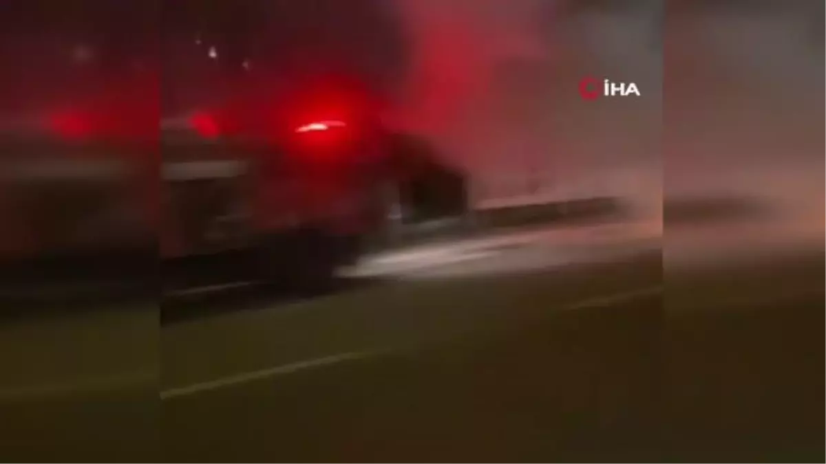 Bursa'da seyir halindeki otomobil alev aldı