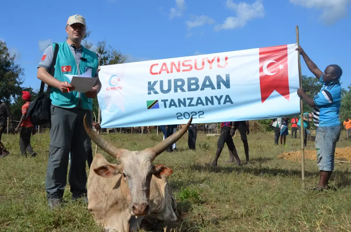 Cansuyu Derneği, Tanzanya\'da 200 bin kişiye kurban eti ulaştırdı