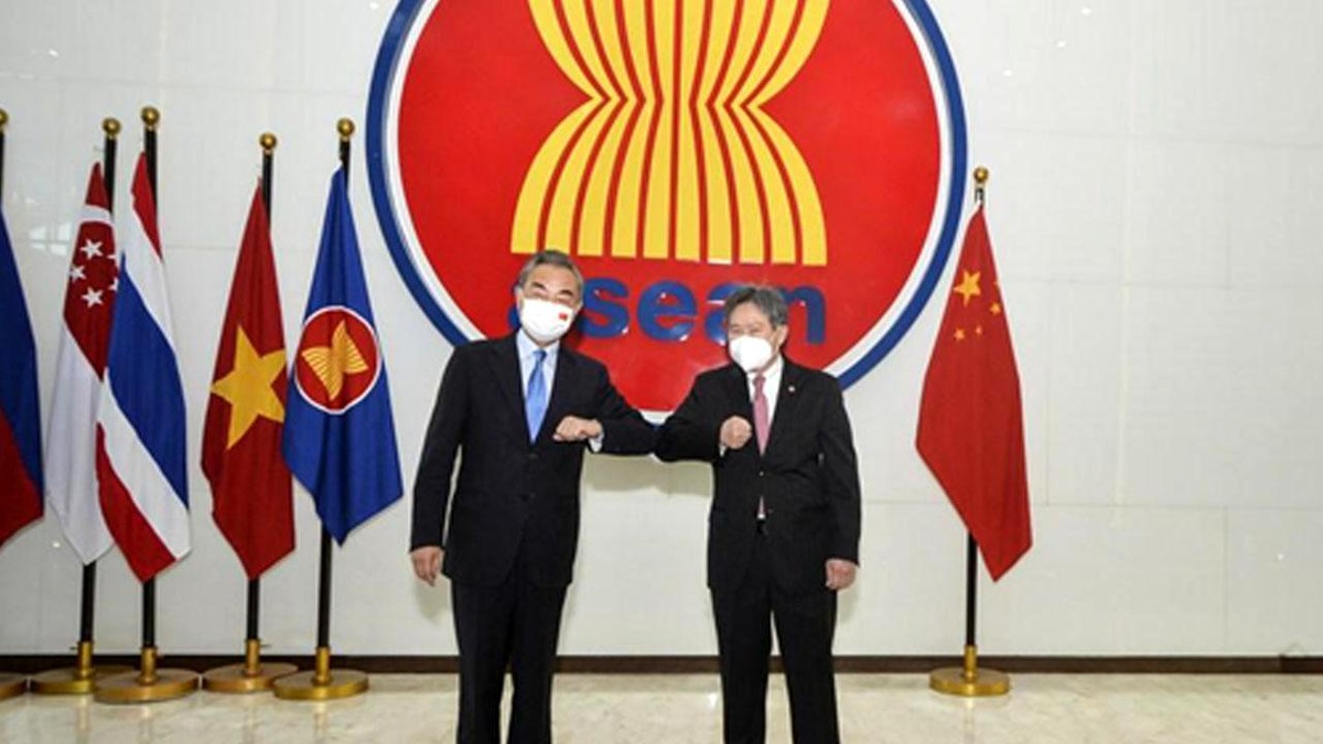 Çin Dışişleri Bakanı ve Asean Genel Sekreteri İlişkileri Güçlendirme Sözü Verdi