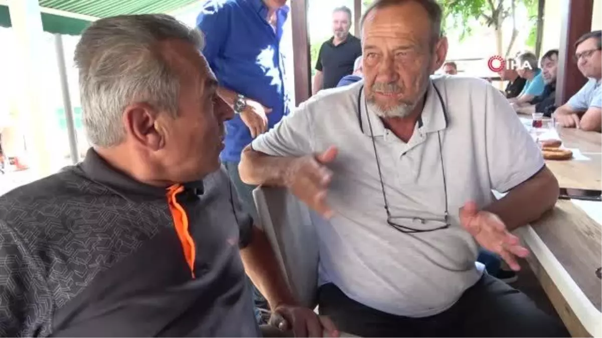 Eskiden kıran kırana mücadele edenler şimdi kol kola sohbet ediyor