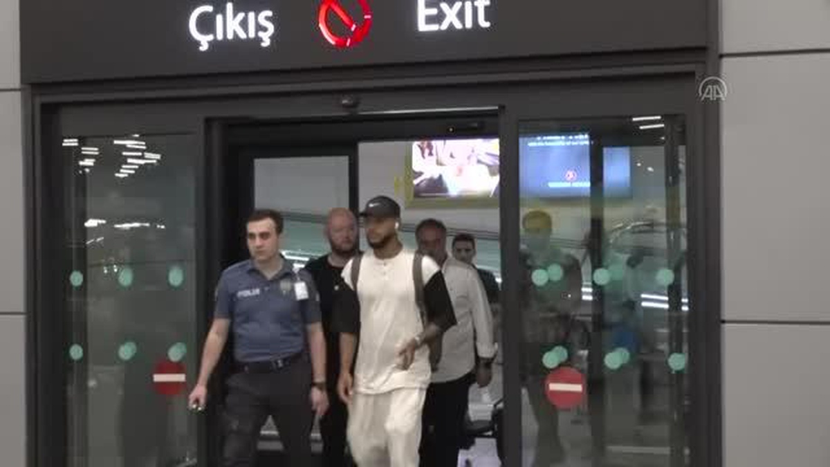 Fenerbahçe\'nin prensip anlaşmasına vardığı Joshua King, İstanbul\'a geldi