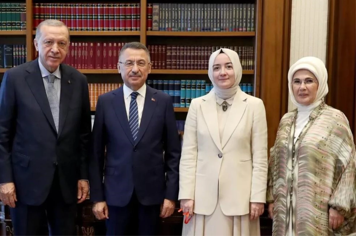 Cumhurbaşkanı Yardımcısı Fuat Oktay ile Cumhurbaşkanı Danışmanı Hümeyra Şahinile nişanlandı! Yüzüğü Erdoğan çifti taktı