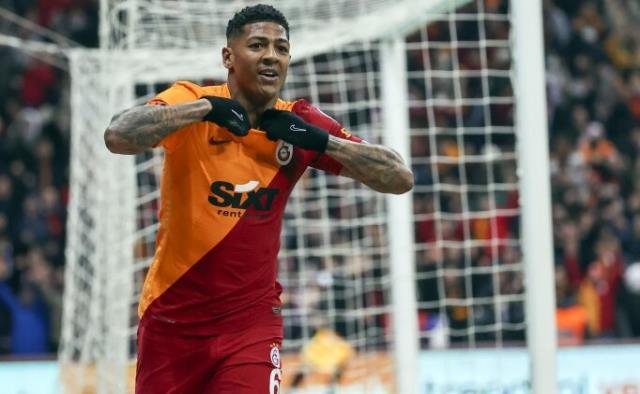 Galatasaray'da büyük deprem! İki yıldız futbolcu antrenmanda birbirine girdi