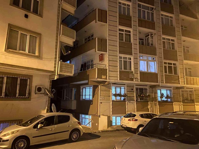 Eşinin telefonuna gelen mesajları gören koca dehşet saçtı: 2 ölü, 3 yaralı Eşinin telefonuna gelen mesajları gören koca dehşet saçtı: 2 ölü, 3 yaralı