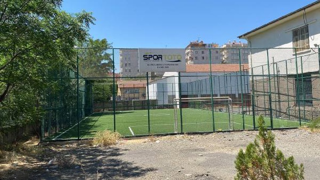Futbol oynamaya giden gençler, kale ağlarına asılı iki kedi ölüsüyle karşılaştı Futbol oynamaya giden gençler, kale ağlarına asılı iki kedi ölüsüyle karşılaştı