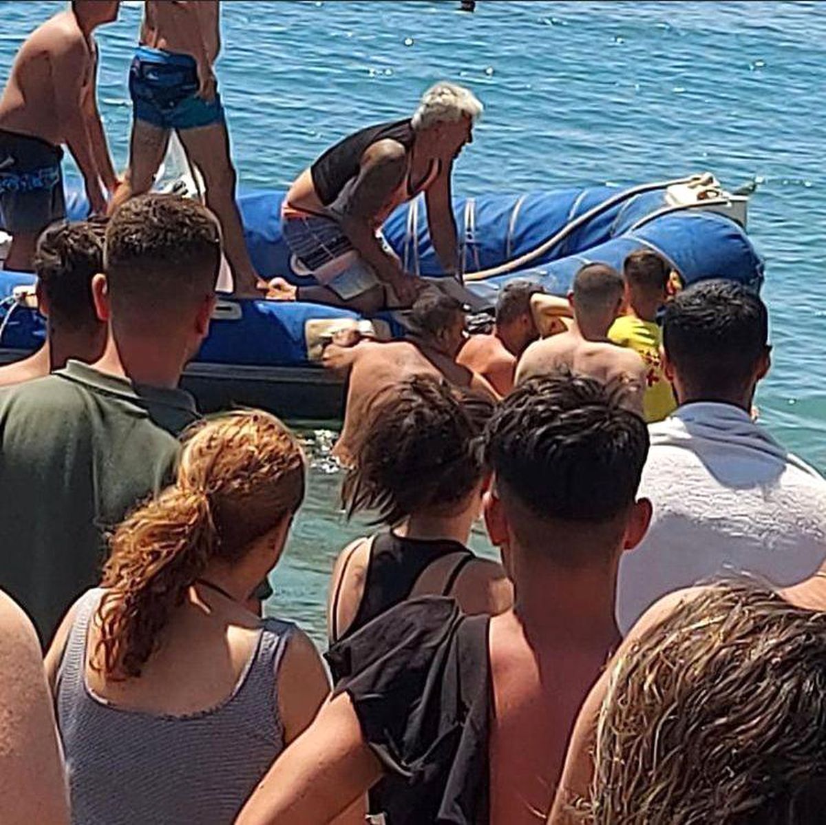 İzmir\'de denize giren genç kadın boğuldu
