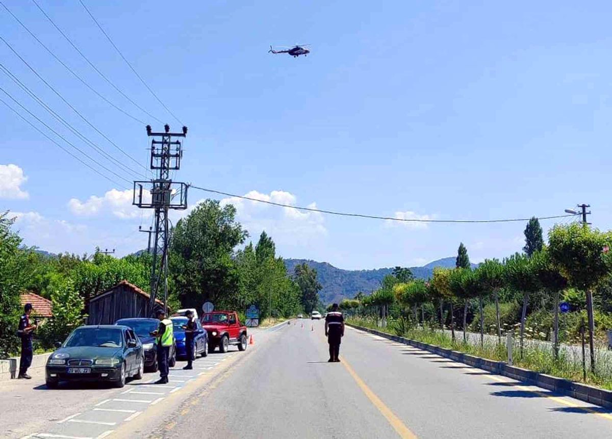 Son dakika haberleri... Jandarma trafiği havadan denetledi