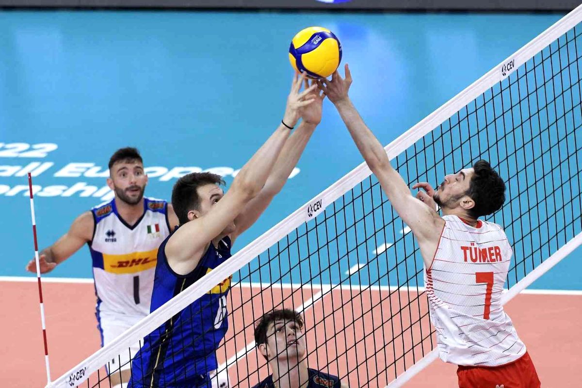 Milliler, İtalya\'ya 3-1 mağlup oldu