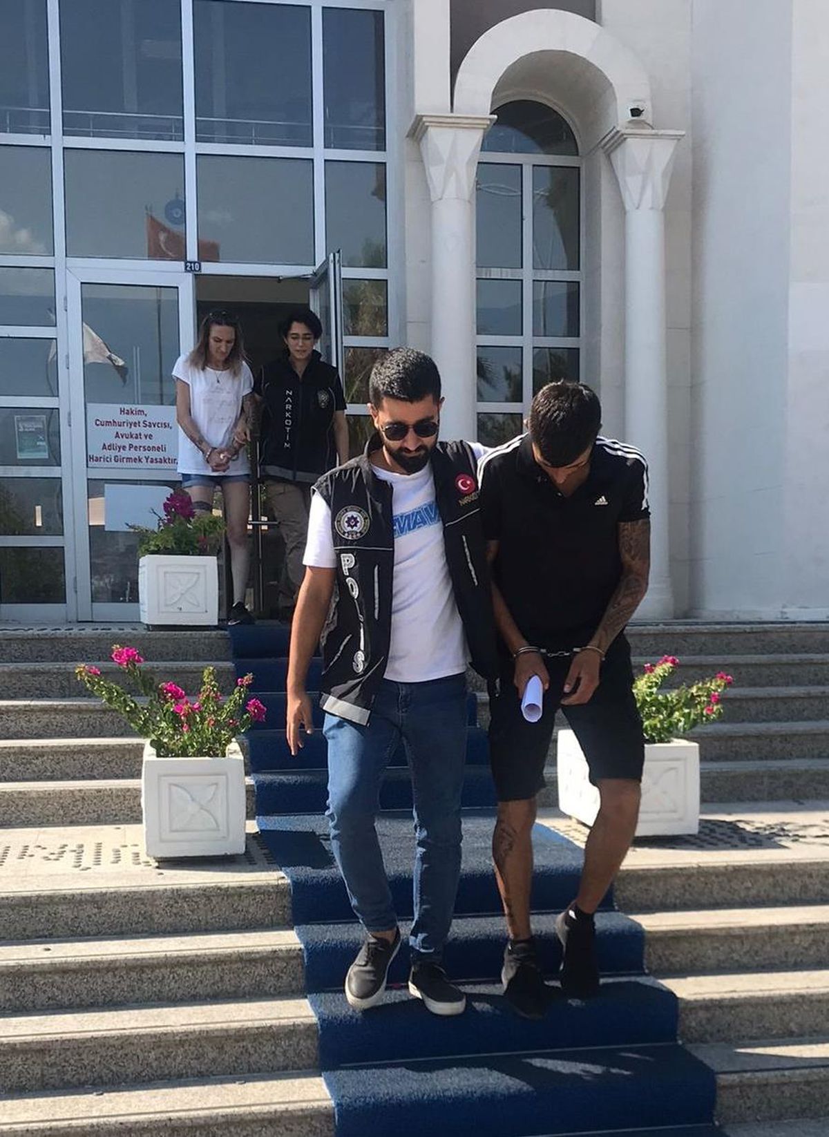 Son dakika: Muğla\'da uyuşturucu operasyonunda yakalanan 2 zanlı tutuklandı