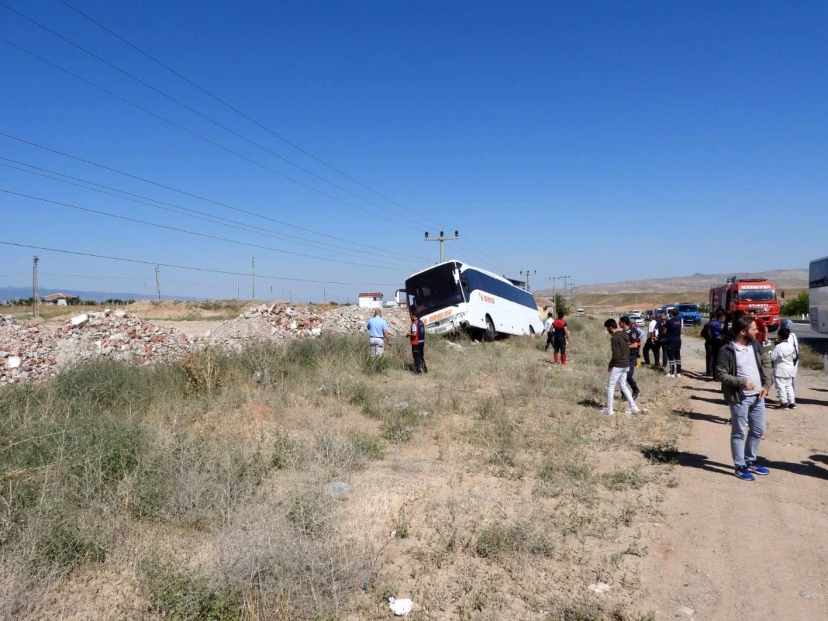 Son dakika haberi: Otobüs yoldan çıktı, 8 yolcu hastaneye kaldırıldı