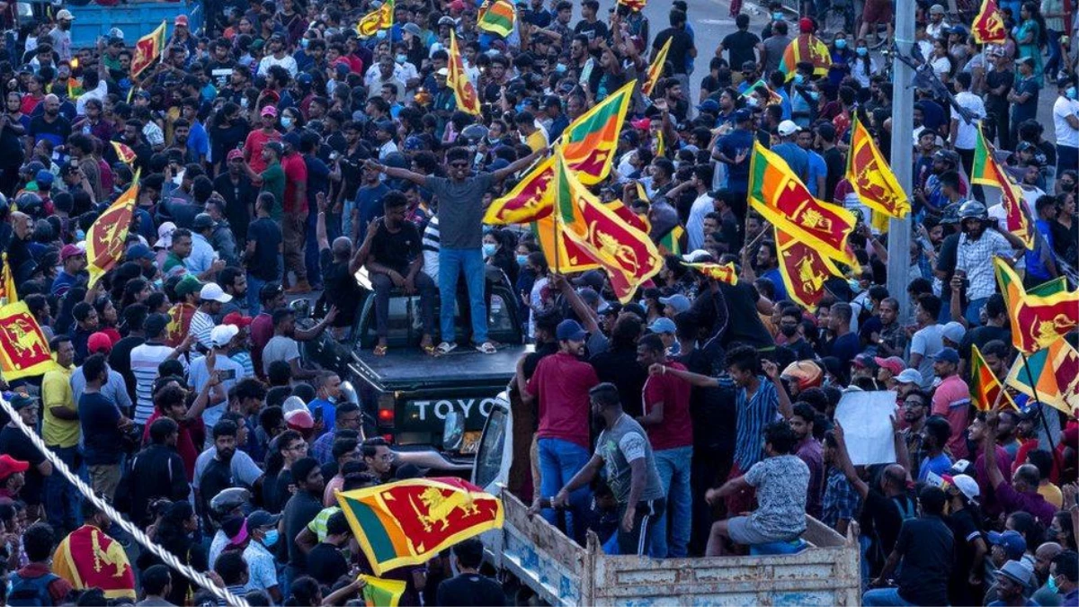 Sri Lanka\'da ekonomik kriz: Cumhurbaşkanı Rajapaksa\'nın eski maliye bakanı kardeşinin yurt dışına çıkışı engellendi
