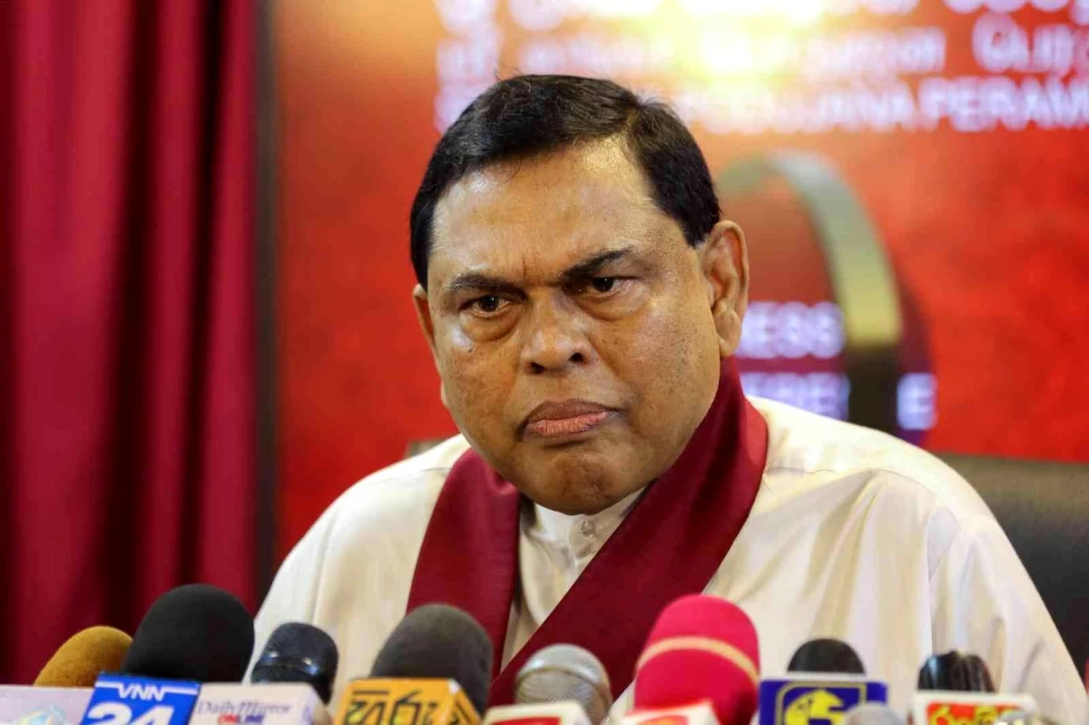 Sri Lanka Devlet Başkanı Rajapaksa\'nın kardeşinin ülkeden ayrılması engellendi