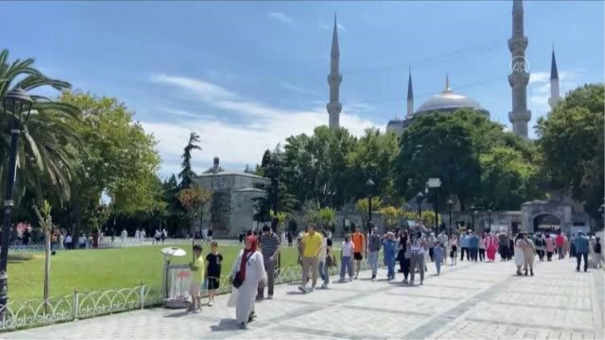 (TIMELAPSE) İstanbul\'da bayramın son günü meydanlarda yoğunluk oluştu