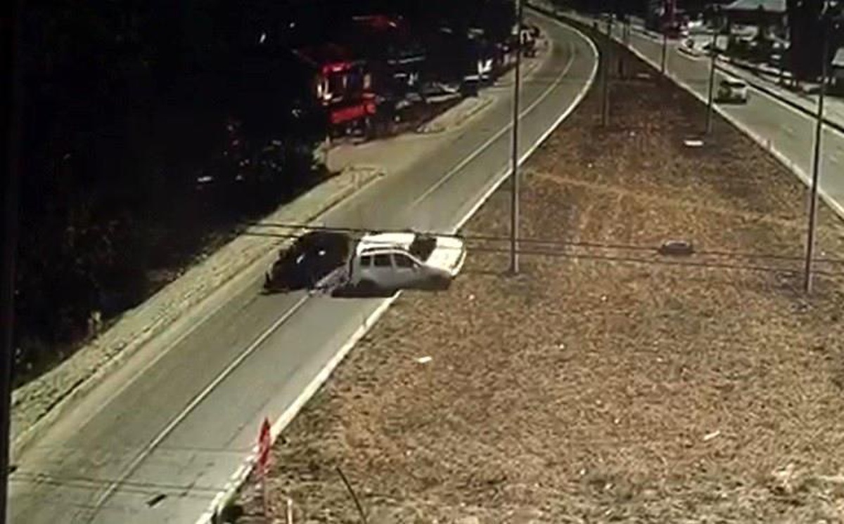 Tokat\'ta 5 kişinin yaralandığı kaza güvenlik kamerasına yansıdı
