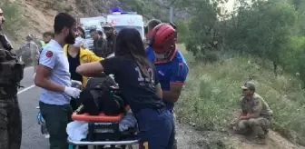 Tunceli'de, Karadeniz turu dönüşü minibüs şarampole uçtu: 3'ü ağır 19 yaralı(2)