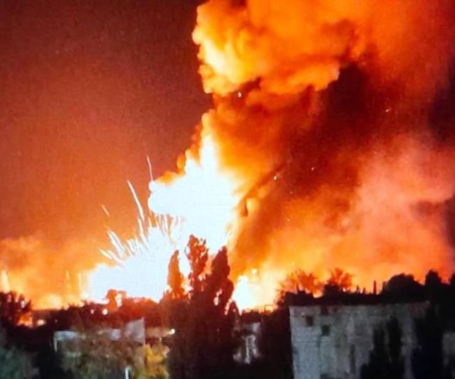 Ukrayna, Rusya'ya ait mühimmat deposunu vurdu Ukrayna, Rusya'ya ait mühimmat deposunu vurdu