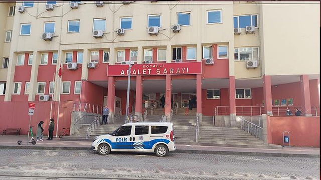 Üvey babasını taciz ettiği iddiasıyla tutuklatan genç kız şikayetini geri çekti: Çok karışıyordu, kafamı dinlerim diye düşündüm Üvey babasını taciz ettiği iddiasıyla tutuklatan genç kız şikayetini geri çekti: Çok karışıyordu, kafamı dinlerim diye düşündüm