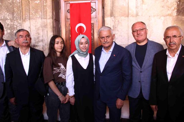Binali Yıldırım, seçim için iki bayram arasını işaret etti Binali Yıldırım, seçim için iki bayram arasını işaret etti