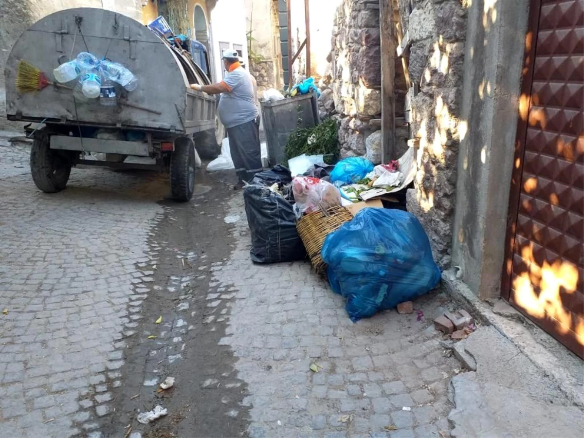 Ayvalık Belediyesi, bayramda 2 bin ton çöp topladı
