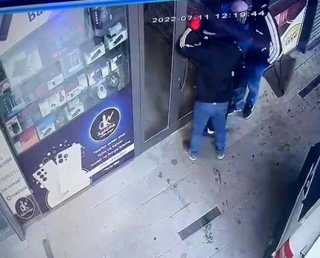 Kar maskeli 5 hırsız 700 bin TL'lik soygun yaptı Kar maskeli 5 hırsız 700 bin TL'lik soygun yaptı