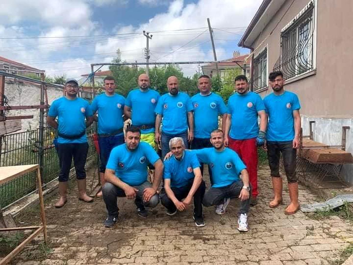 Emirdağlı gurbetçiler ilçelerinde et girmedik ev bırakmadı