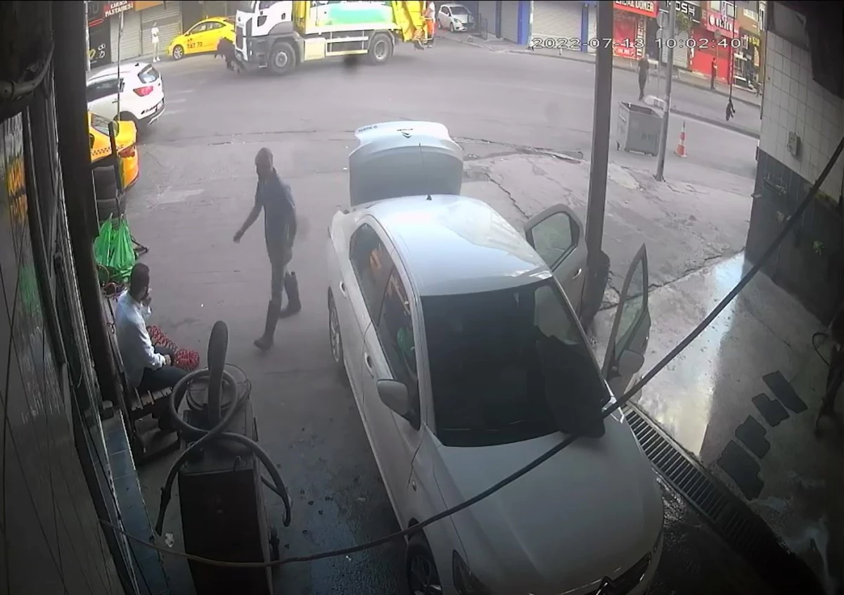 Son dakika haber | Feci kaza kamerada: Çöp kamyonu adamı ezdi
