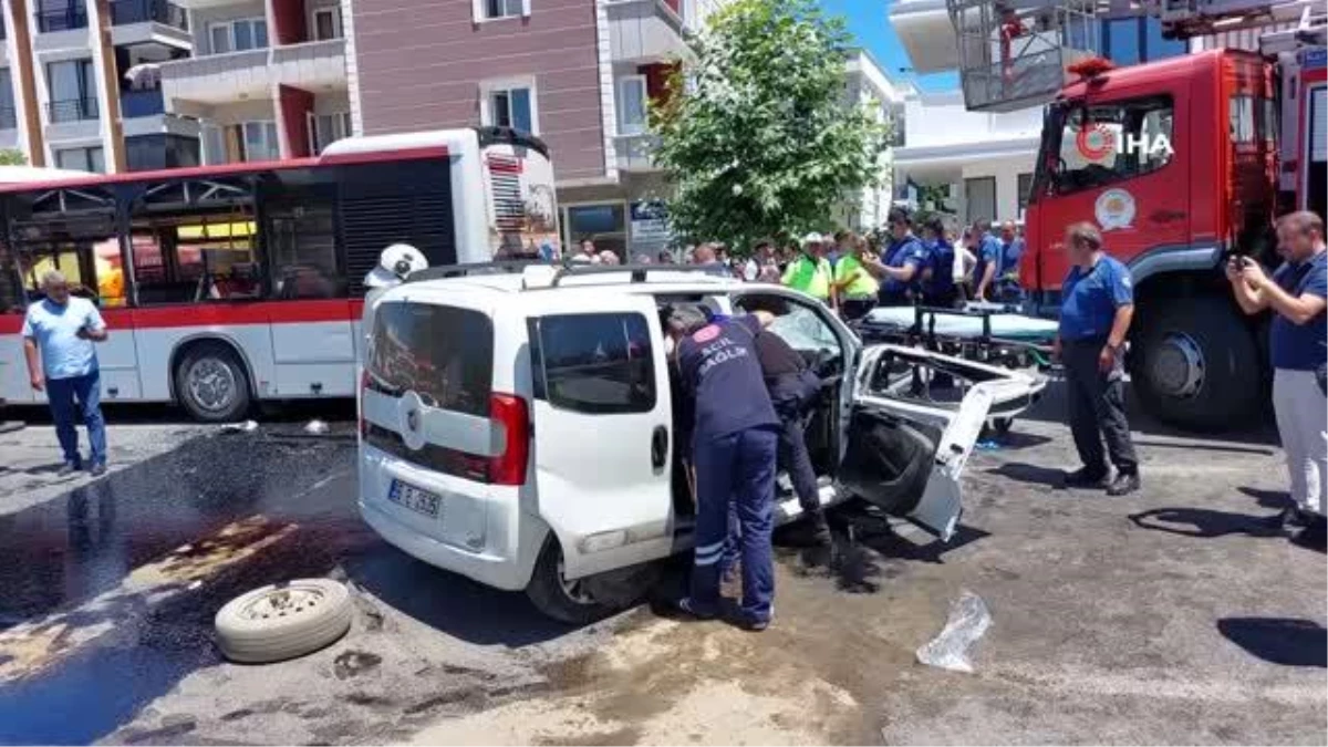 Hafif ticari araç halk otobüsüne çarptı: 2 ölü, 3 ağır yaralı