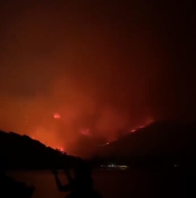 Hava karardı ancak alevlerle mücadele canla başla sürüyor! İşte Datça'dan son görüntüler