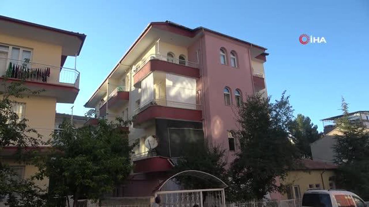 Kardeşinin silahını incelerken kazara kendini vuran teğmen yaralandı