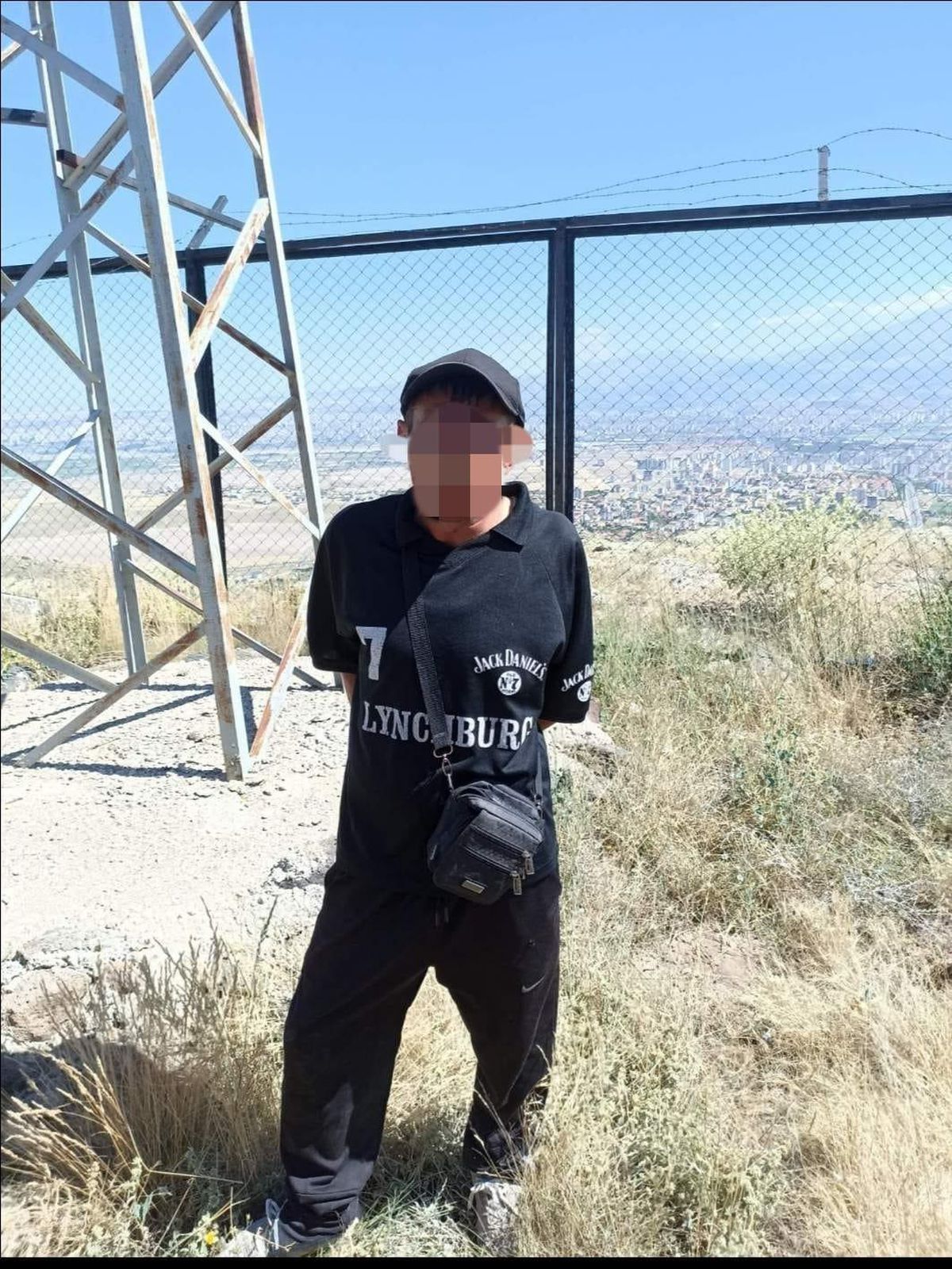 Kayseri'de bir kişi radyo verici istasyonundan kablo çalarken yakalandı